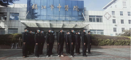 “內(nèi)強(qiáng)素質(zhì)、外塑形象”—潤(rùn)州保安組織中醫(yī)院隊(duì)員進(jìn)行日常隊(duì)列訓(xùn)練