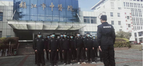 “內(nèi)強(qiáng)素質(zhì)、外塑形象”—潤(rùn)州保安組織中醫(yī)院隊(duì)員進(jìn)行日常隊(duì)列訓(xùn)練