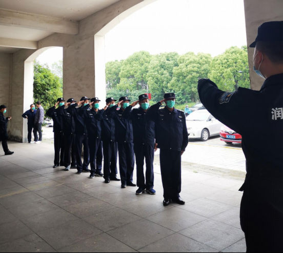 練本領(lǐng) 筑防線—潤州保安公司組織鎮(zhèn)江市第三人民醫(yī)院保安隊進(jìn)行反恐防暴技能培訓(xùn)