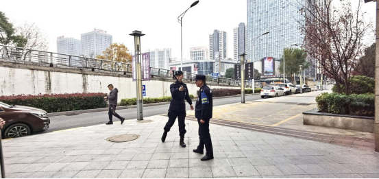 強(qiáng)化保安隊(duì)伍訓(xùn)練 提升保衛(wèi)應(yīng)急處置能力——潤(rùn)州保安公司開(kāi)展領(lǐng)誠(chéng)廣場(chǎng)保安隊(duì)員防爆器械技能專項(xiàng)培訓(xùn)