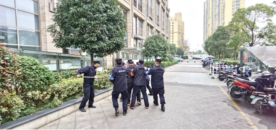 強(qiáng)化保安隊(duì)伍訓(xùn)練 提升保衛(wèi)應(yīng)急處置能力——潤(rùn)州保安公司開(kāi)展領(lǐng)誠(chéng)廣場(chǎng)保安隊(duì)員防爆器械技能專項(xiàng)培訓(xùn)