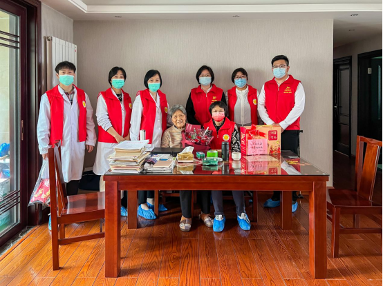 感恩母親節(jié)，慈善慰問行|潤馨物業(yè)慈善小隊開展  母親節(jié)慈善慰問活動