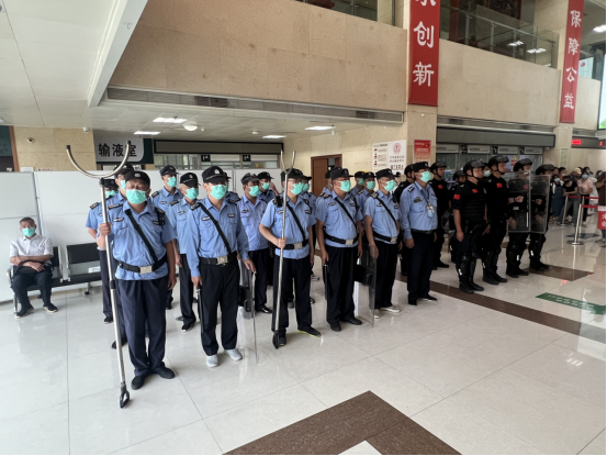 潤(rùn)州保安聯(lián)合潤(rùn)州公安分局“潤(rùn)安”護(hù)盾急先鋒護(hù)衛(wèi)隊(duì)、鎮(zhèn)江市中西醫(yī)結(jié)合醫(yī)院開展應(yīng)急突發(fā)事件演練